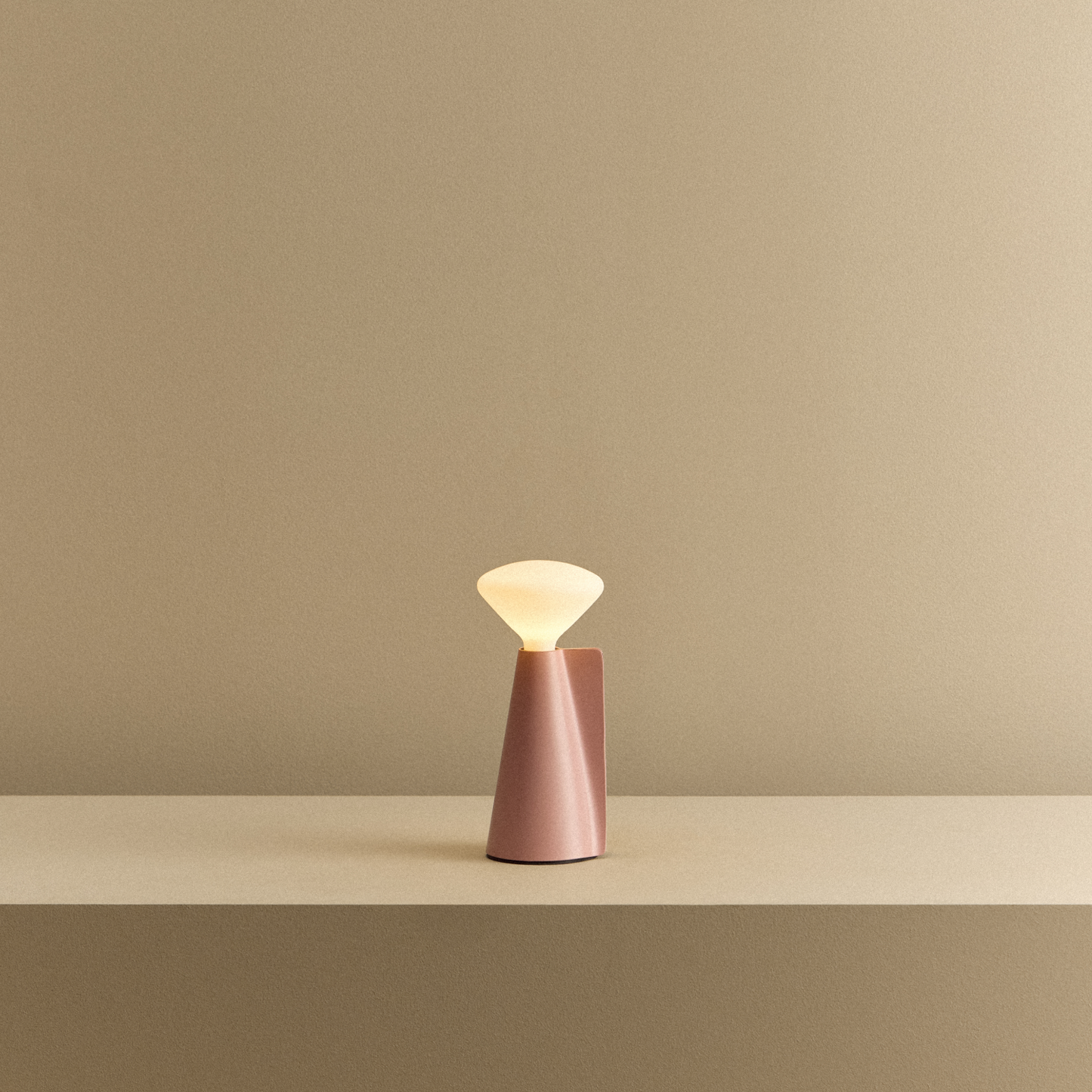 MinoLume Portable LED Lamp ¨C Peony Pink