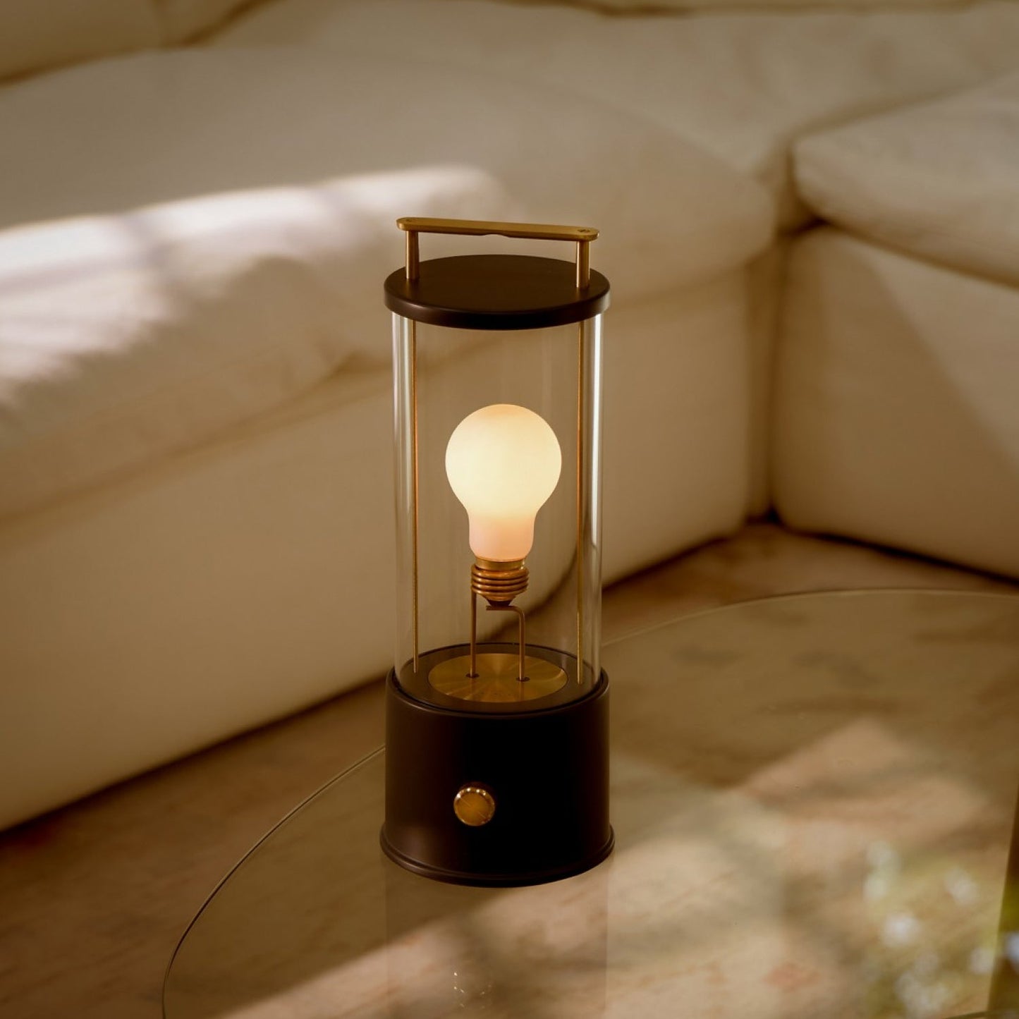 Portable Table Lamp in Hackles Black