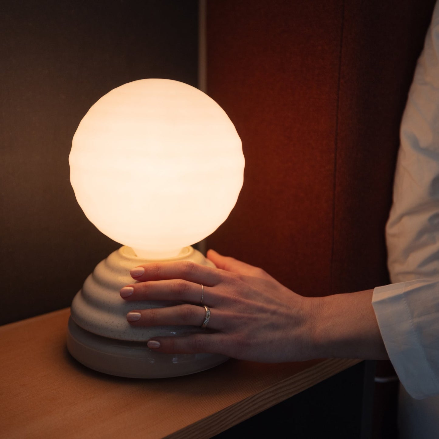 MinoLume Wake Sleep Light in Pebble White