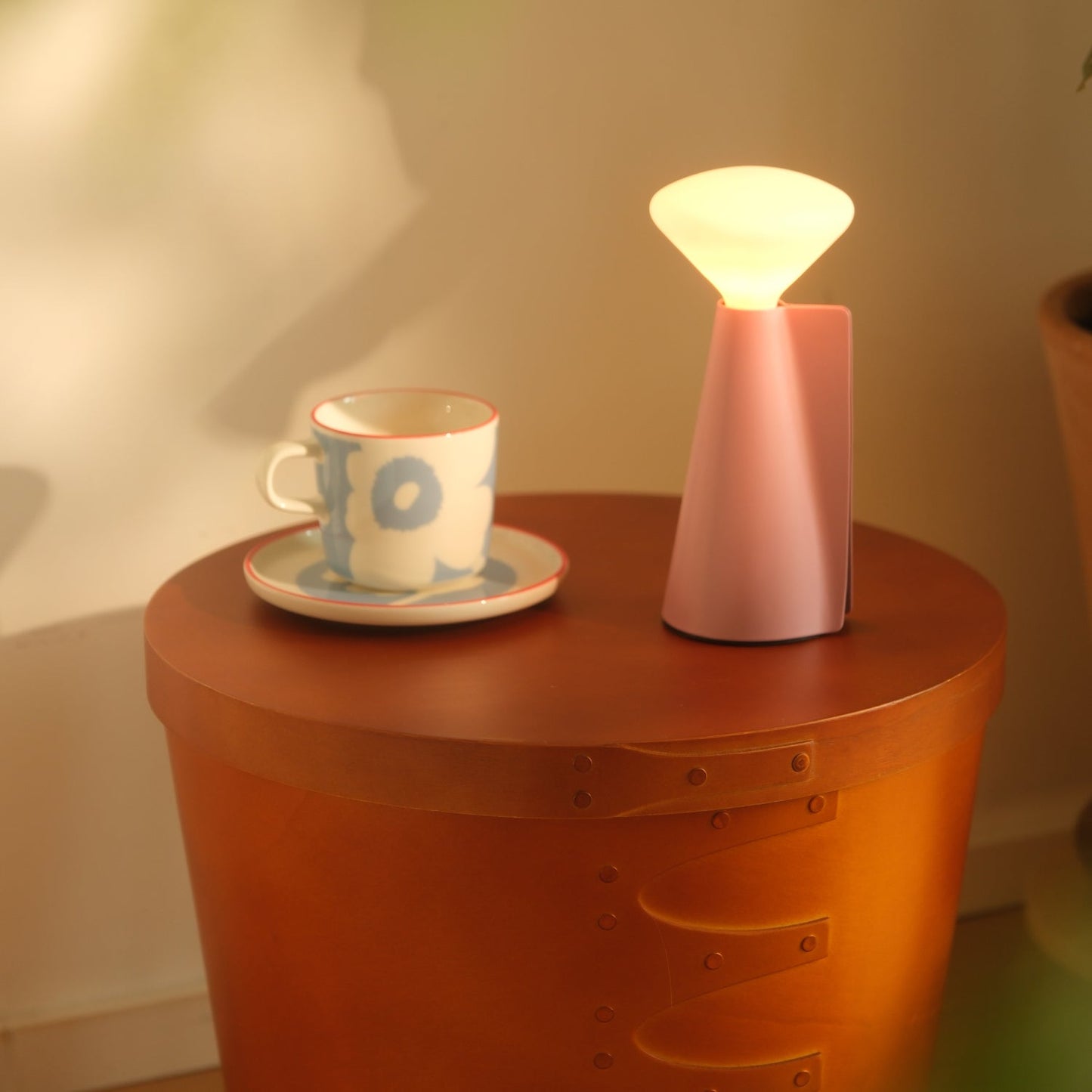 MinoLume Portable LED Lamp ¨C Peony Pink