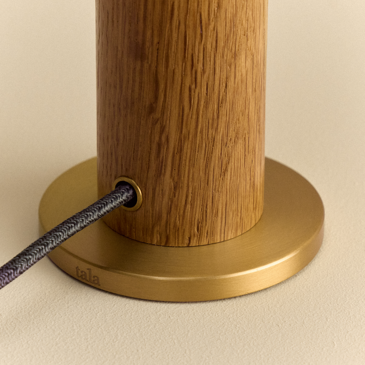 MinoLume Knuckle Table Lamp in Oak + Voronoi I Set of 2