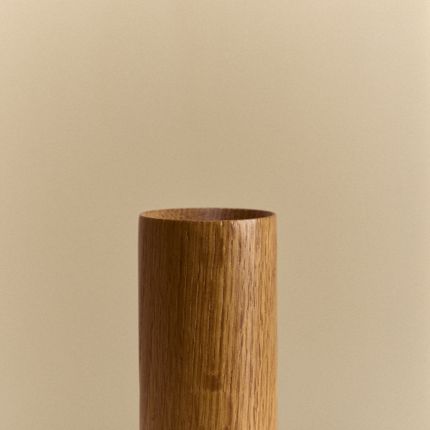 MinoLume Knuckle Table Lamp in Oak + Voronoi I Set of 2