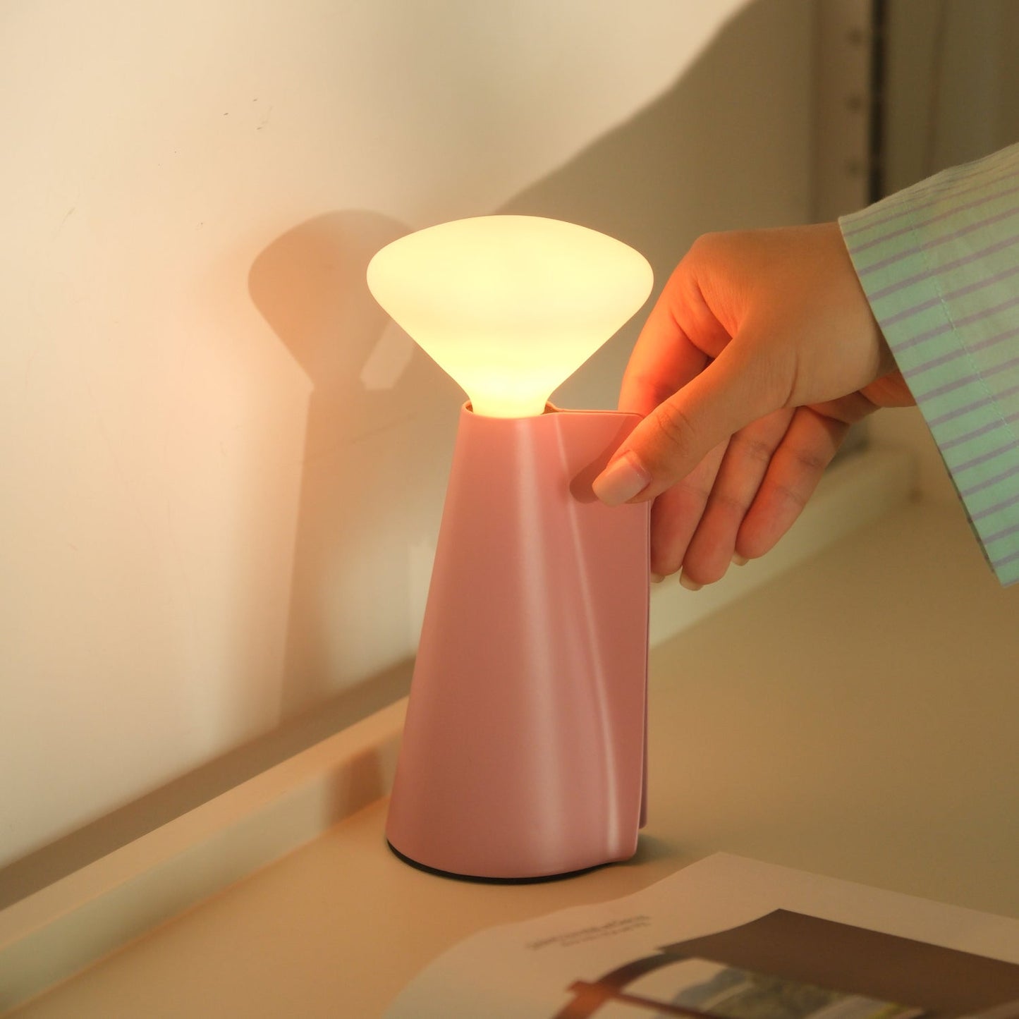 MinoLume Portable LED Lamp ¨C Peony Pink