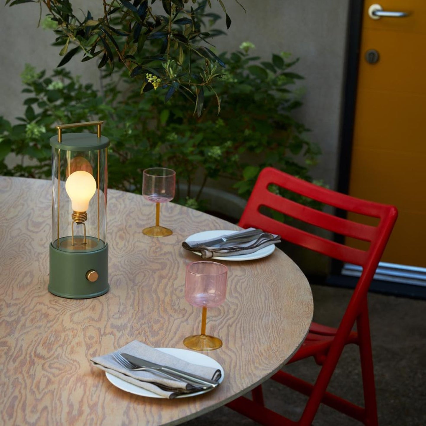 MinoLume Muse 2.0 Portable Lantern ¨C Pleasure Garden Green